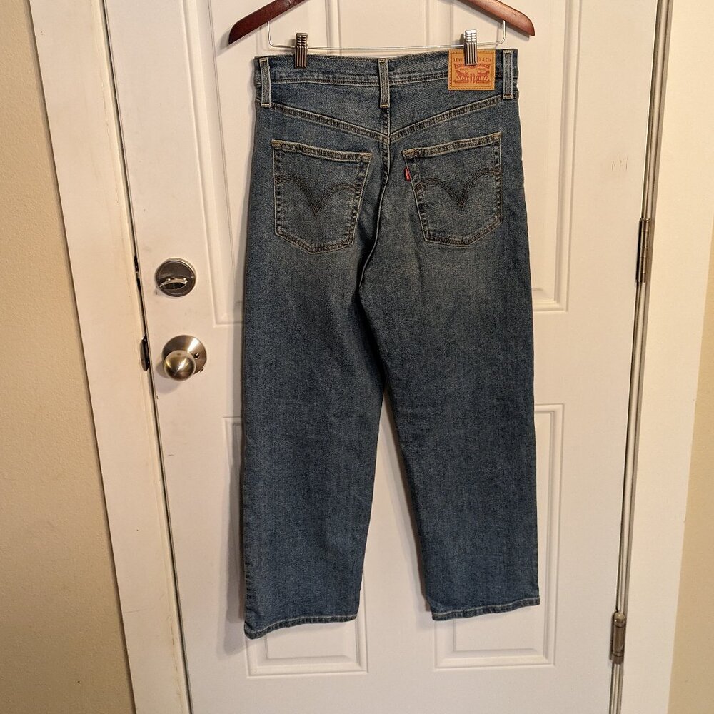 Levi's Ribcage Straight Size 30 Medium Wash Button Fly - Picture 8 of 11